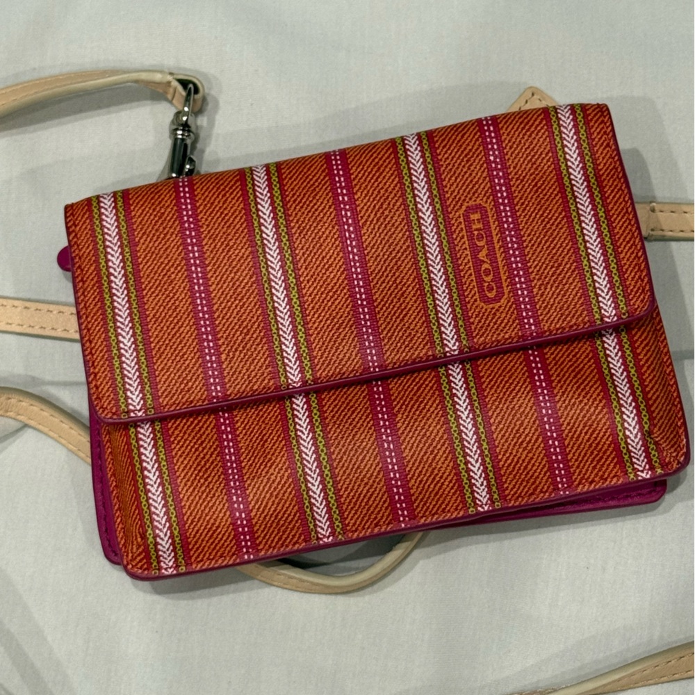 Vintage Coach Wallet on Strap - Picture 2 of 9